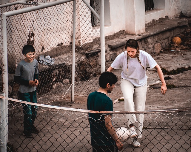 各派别之间 各派别之间